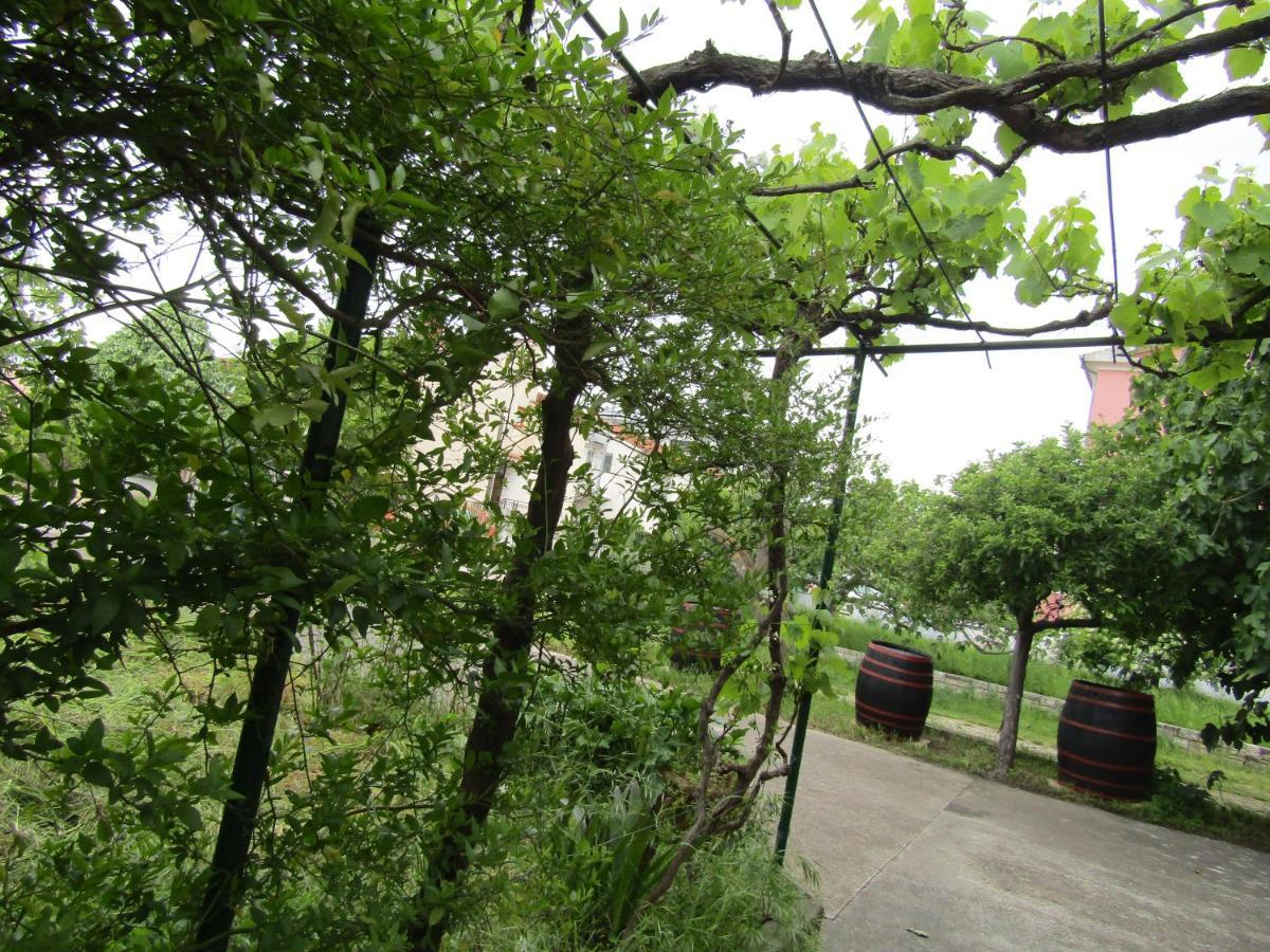 Green Gardens 2 Ровин Екстериор снимка