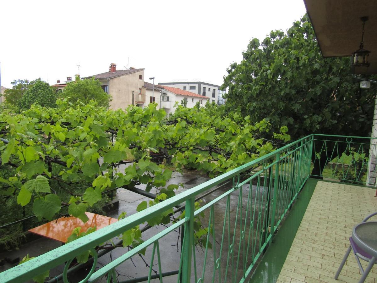 Green Gardens 2 Ровин Екстериор снимка